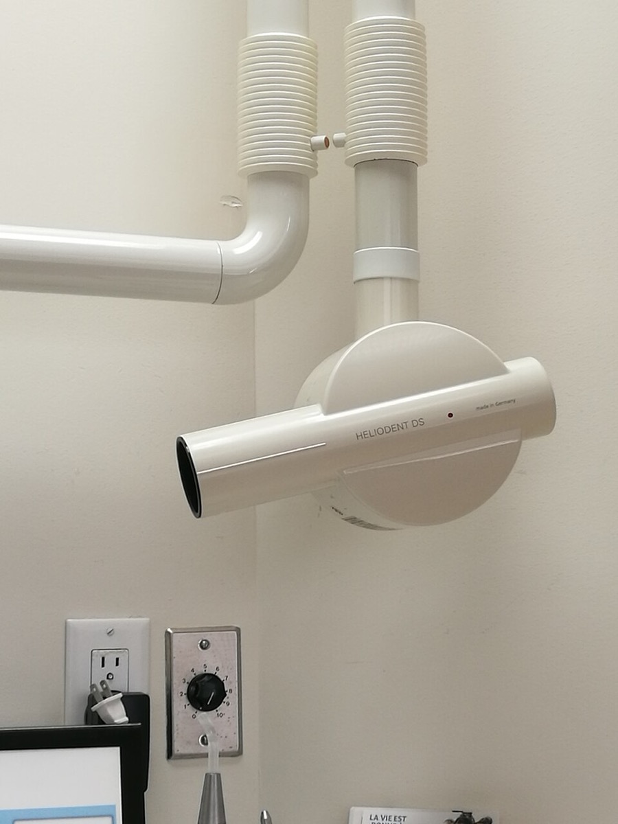 Dental X-ray unit installed in a clinic